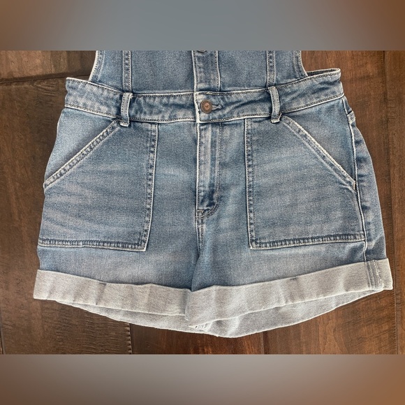 Hollister High Rise Mom 4” Short Overalls ‘Seen on TV, Betty Riverdale’ sz M - Picture 8 of 11